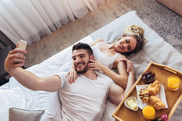 Honeymoon Communication Plan: Staying Connected Without Losing the Romance